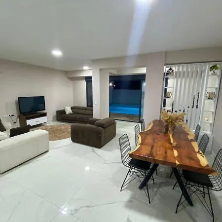 Villa Three Story Villa, Private Pool And Roof Terrace.